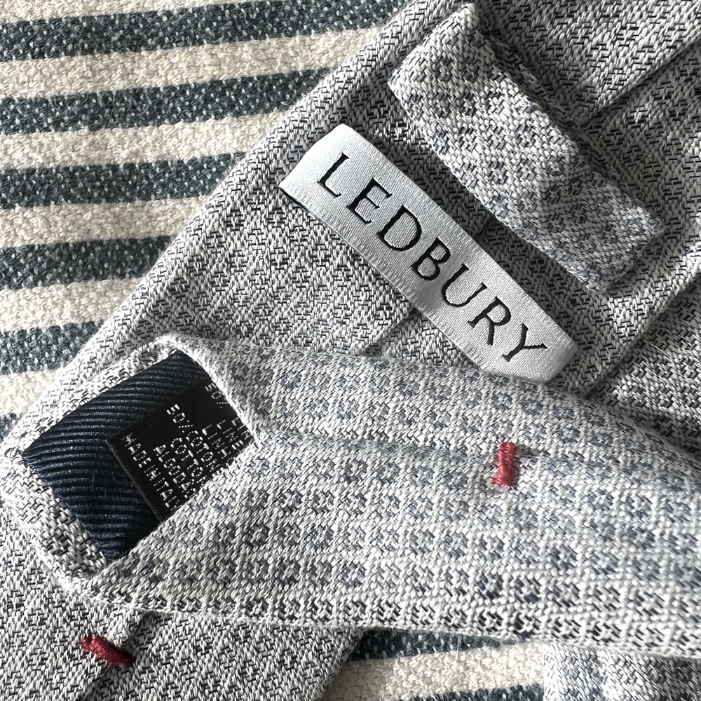 Ledbury tie. In like new condition.